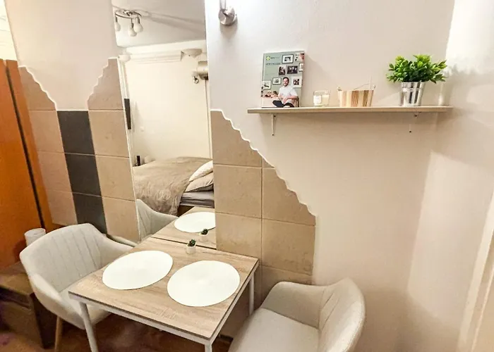 Flora Apartman