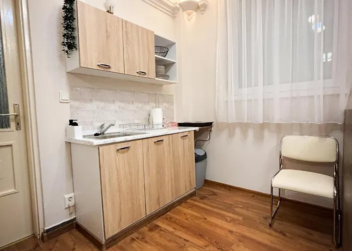 Flora Apartman